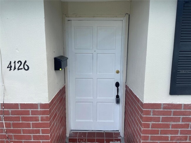 4126 Shoreline Dr in New Port Richey, FL - Foto de edificio - Building Photo