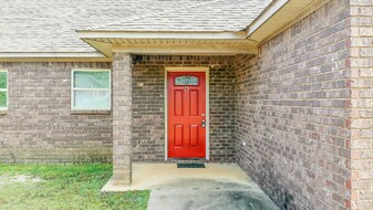 2 Cal Rd in Fort Mitchell, AL - Building Photo