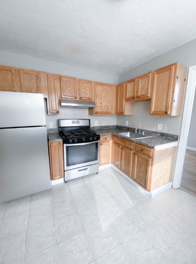 1227 Sea St, Unit Unit 1 in Quincy, MA - Foto de edificio - Building Photo