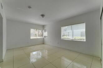 1220 Marseille Dr in Miami Beach, FL - Building Photo - Interior Photo