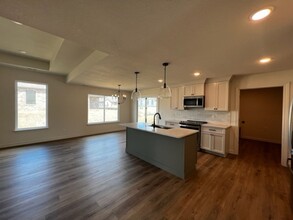 2008 Wes Milligan Ln in Columbia, MO - Foto de edificio - Building Photo