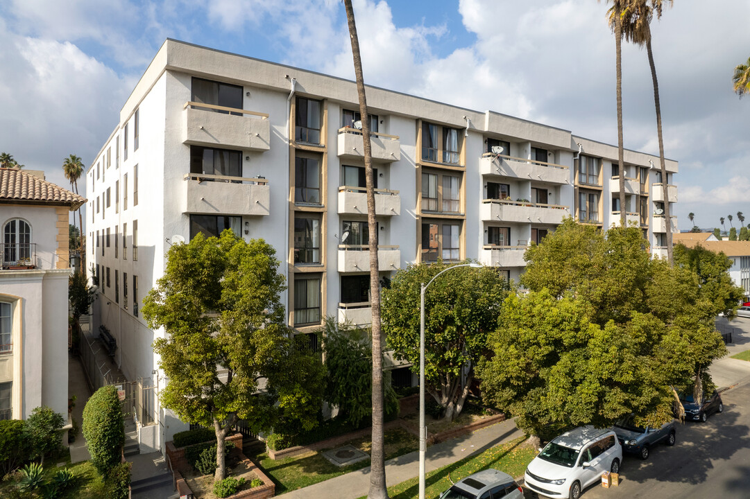 St. Andrews Courtyard Condominiums in Los Angeles, CA - Building Photo