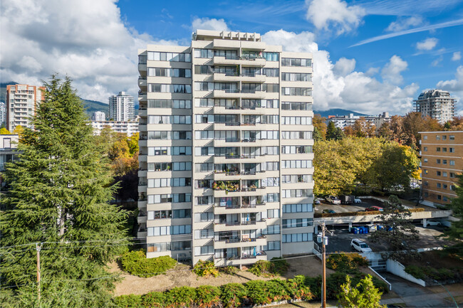 Beacon Hill Apartments in North Vancouver, BC - Building Photo - Building Photo