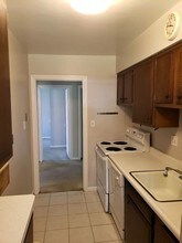 13765 Cedar Rd, Unit 102 in South Euclid, OH - Foto de edificio - Building Photo