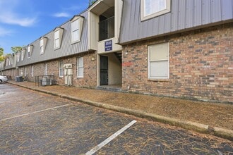 Creekside Meadows in Memphis, TN - Foto de edificio - Building Photo