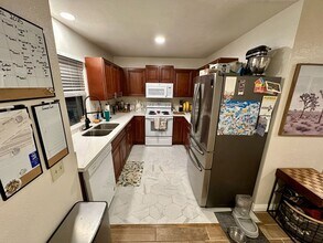 955 Postal Way in Vista, CA - Building Photo - Building Photo