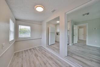 3900 52nd Ave N in St. Petersburg, FL - Foto de edificio - Building Photo