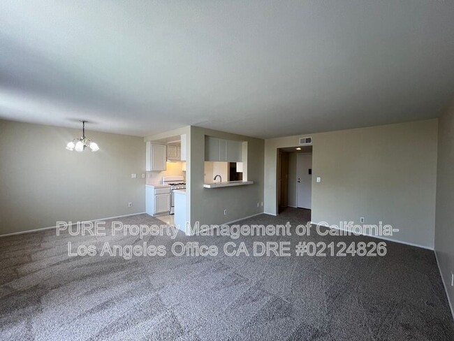 28006 S Western Ave in San Pedro, CA - Foto de edificio - Building Photo