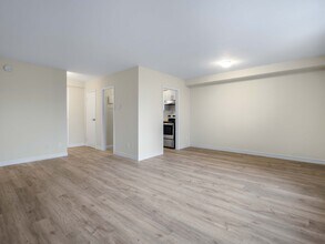 8325 Riverside Dr E in Windsor, ON - Building Photo - Building Photo