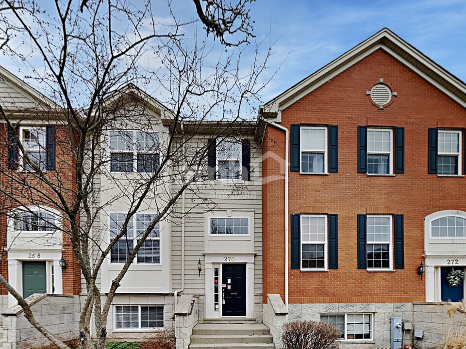 270 Comstock Dr in Elgin, IL - Building Photo