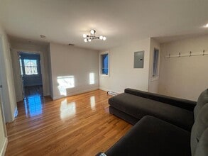 1110 Massachusetts Ave, Unit 3 in Cambridge, MA - Building Photo - Building Photo