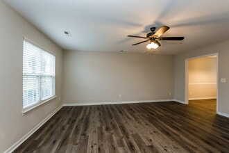 1558 Kindred Cir NW in Concord, NC - Foto de edificio - Building Photo