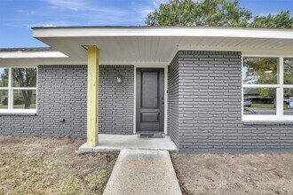 1914 Monroe Dr in Pasadena, TX - Building Photo - Building Photo