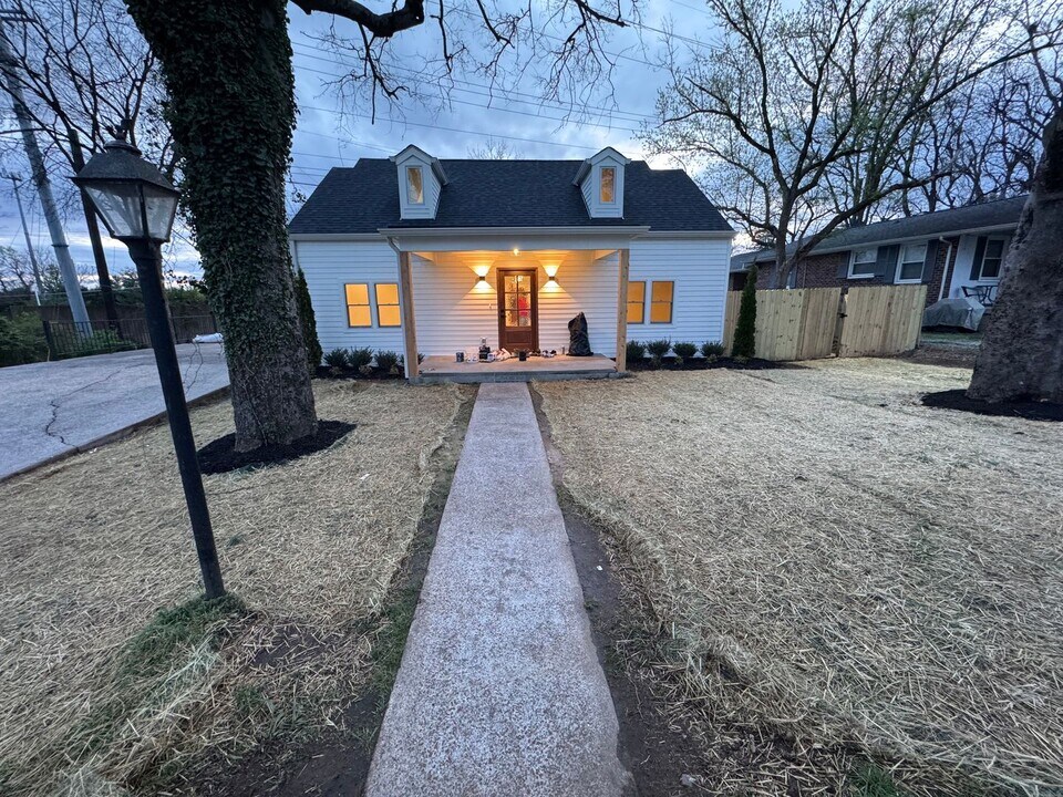 2223 30th Ave S in Nashville, TN - Building Photo