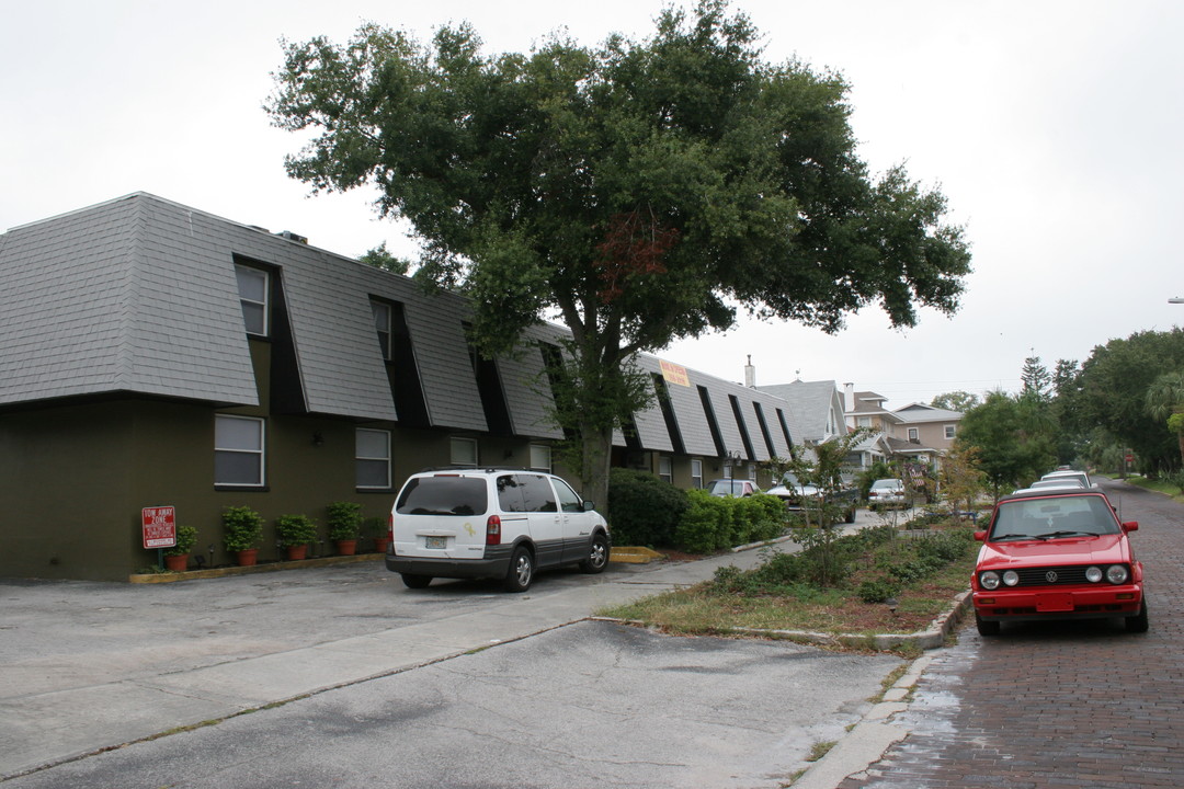 Baywalk Apartments in St. Petersburg, FL - Foto de edificio