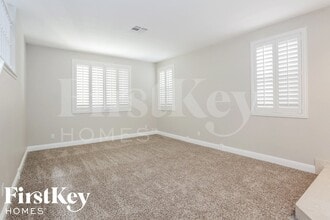 7937 Aviano Pines Ave in Las Vegas, NV - Foto de edificio - Building Photo