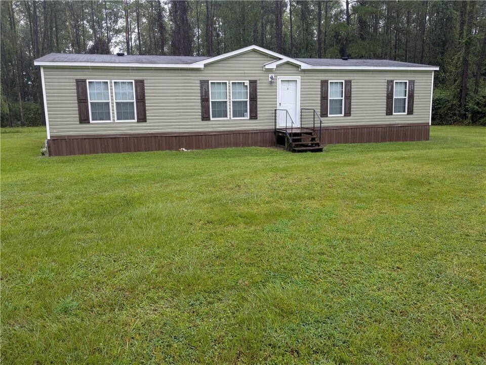 4011 Oxford Ln in Blackshear, GA - Building Photo