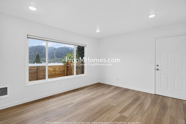 7028 N Burlington Ave in Portland, OR - Building Photo - Building Photo