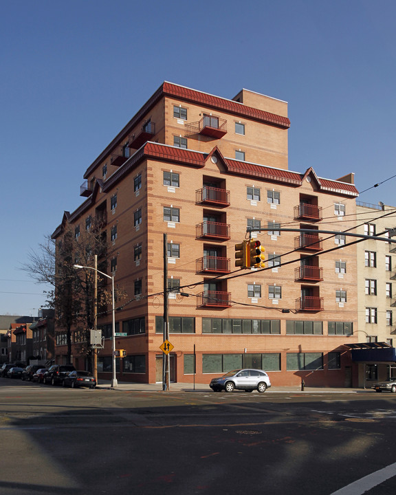 301 E Gun Hill Rd in Bronx, NY - Building Photo