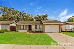 3717 Coppertree Cir in Brandon, FL - Building Photo