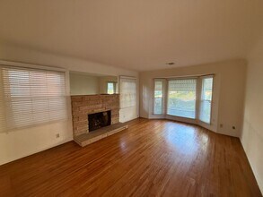 321 N Griffith Park Dr in Burbank, CA - Building Photo - Building Photo