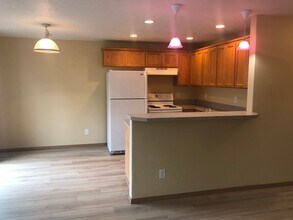 5787 Sunstone St SE in Salem, OR - Building Photo - Building Photo