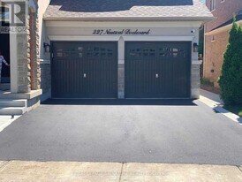 227 Nautical Blvd in Oakville, ON - Building Photo
