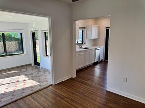 2210 SW 25th St in Miami, FL - Building Photo - Building Photo