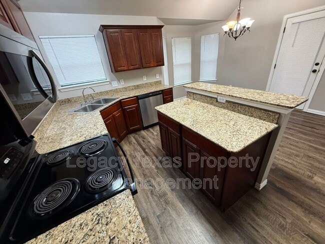 3802 Pine Cir in Granbury, TX - Building Photo - Building Photo