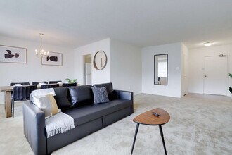 1600 S Eads St in Arlington, VA - Building Photo - Building Photo