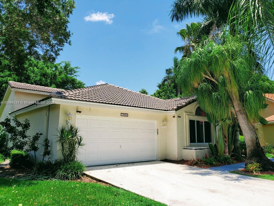 10665 San Bernardino Way in Boca Raton, FL - Foto de edificio