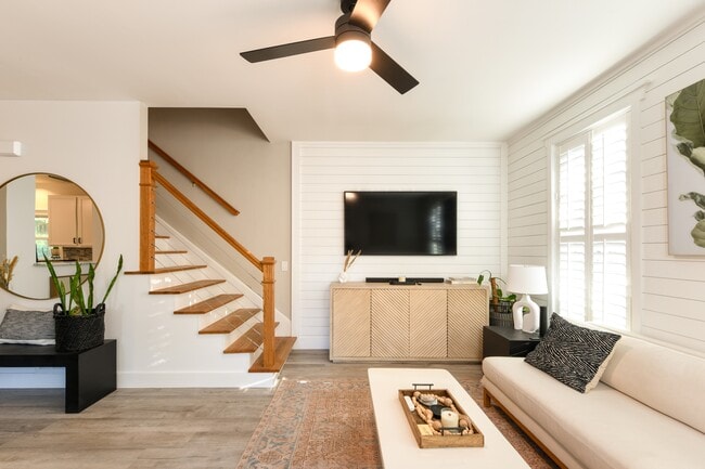 property at 886 Sedge Ct