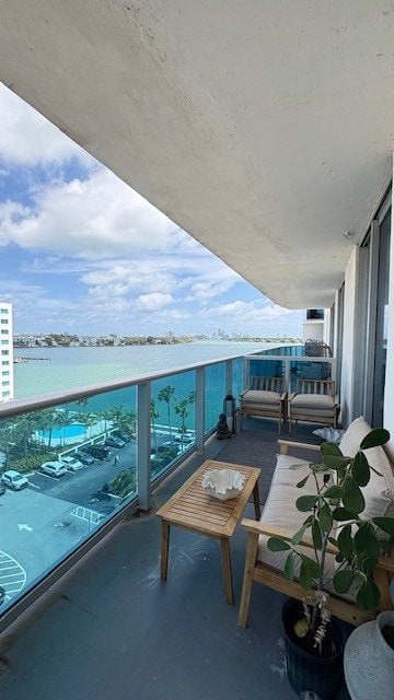 7501 E Treasure Dr, Unit 8K in North Bay Village, FL - Building Photo - Building Photo