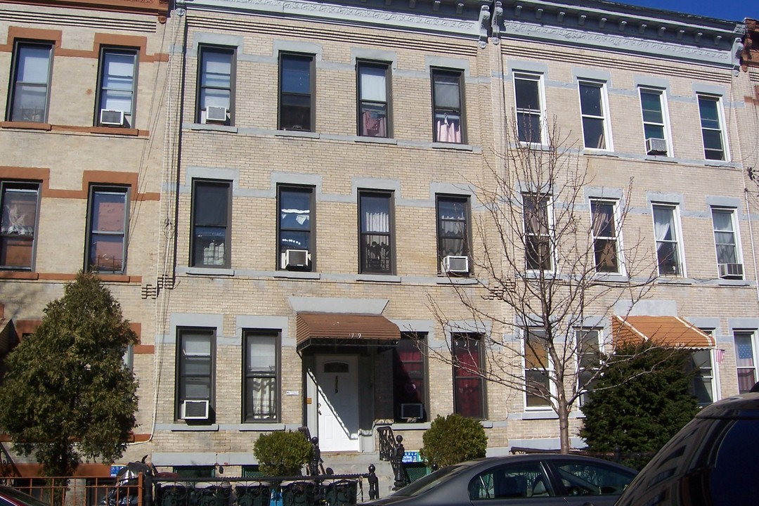 1719 Greene Ave in Flushing, NY - Building Photo