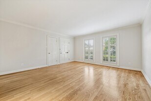 449 N Post Oak Ln in Houston, TX - Building Photo