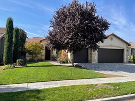 1344 S Bailey Ave in Fresno, CA - Building Photo