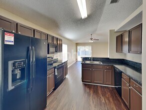 1758 Dartmouth Dr in Middleburg, FL - Foto de edificio - Building Photo