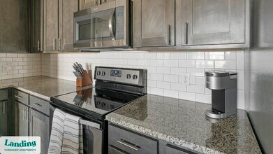 99 W Cedar Bayou Lynchburg Rd in Baytown, TX - Foto de edificio - Building Photo