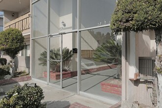 Monte Carlo Apartments in Downey, CA - Building Photo - Building Photo