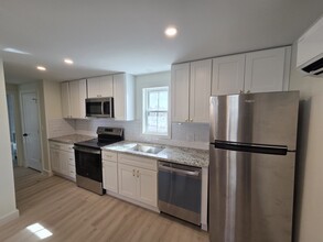 34 Union St, Unit B in Milford, NH - Building Photo - Building Photo