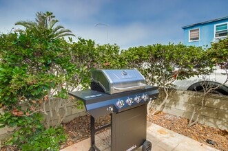 807 Capistrano Pl in San Diego, CA - Building Photo - Building Photo