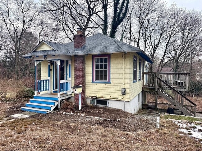 53 Circuit Rd in Dedham, MA - Foto de edificio - Building Photo