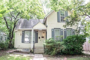 811 Pierre St in Manhattan, KS - Building Photo