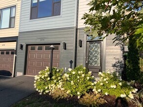 1674 Delphi Dr in Charlottesville, VA - Foto de edificio - Building Photo