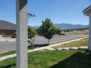 196 Aparicio Dr in Tooele, UT - Building Photo - Building Photo