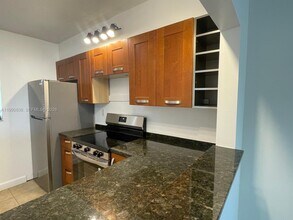 3410 Foxcroft Rd in Miramar, FL - Building Photo - Building Photo