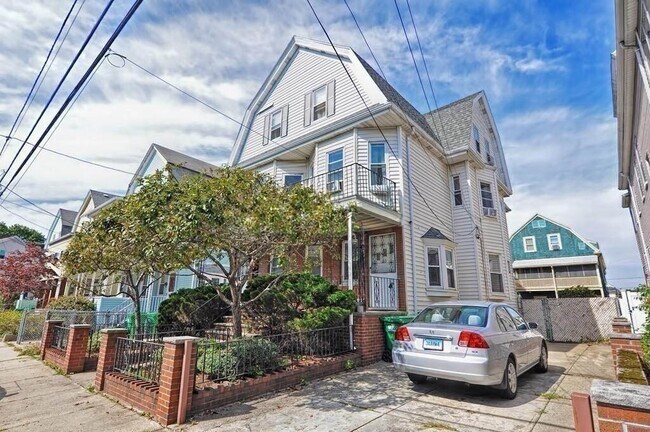 15 Princeton St in Medford, MA - Building Photo - Building Photo