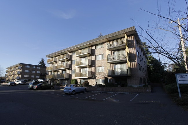 Northgate View Apartments in Seattle, WA - Building Photo - Building Photo