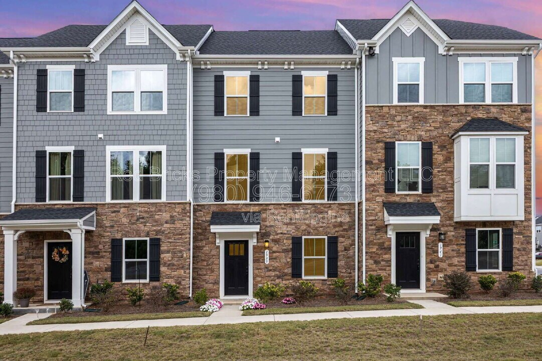 1939 Stallings Rd in Stallings, NC - Building Photo