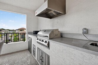 4740 NW 84th Ave in Doral, FL - Foto de edificio - Building Photo